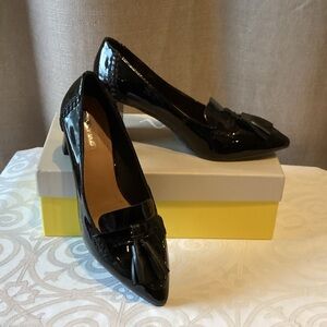 Tahari Tami Black Patent Leather tassel loafer heel, size 8.
